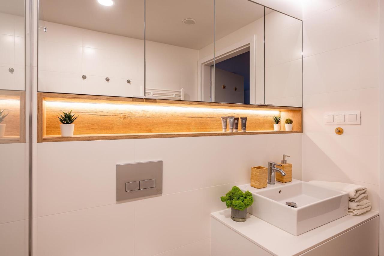 Pinea Sky Premium Apartament Z Widokiem Na Morze Ze Spa I Basenem Przy Plazy Поберово Экстерьер фото